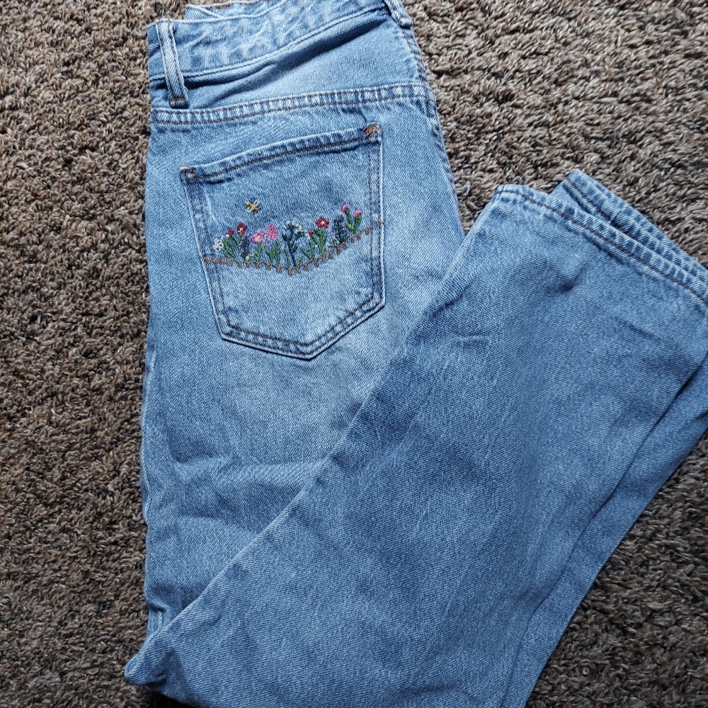 S.O.N.G. jeans with flowers on back pockets